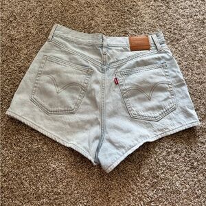 Light wash Levi’s shorts